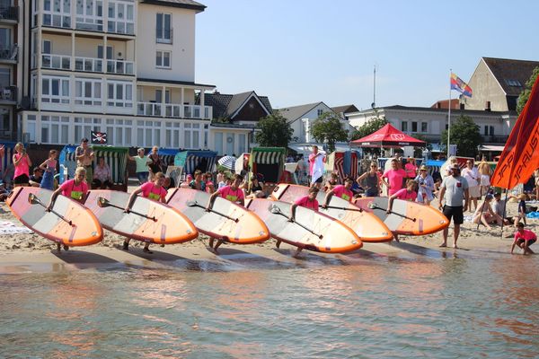 Damen Rennen beim Amateur SUP CUP an der Nordsee in Wyk auf Föhr